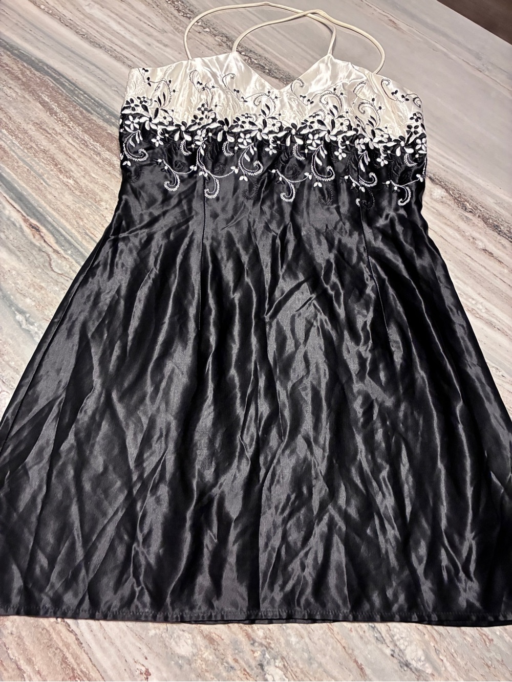 Black and White Embroidered Satin Halter Dress sexy cocktail evening sz 4/6